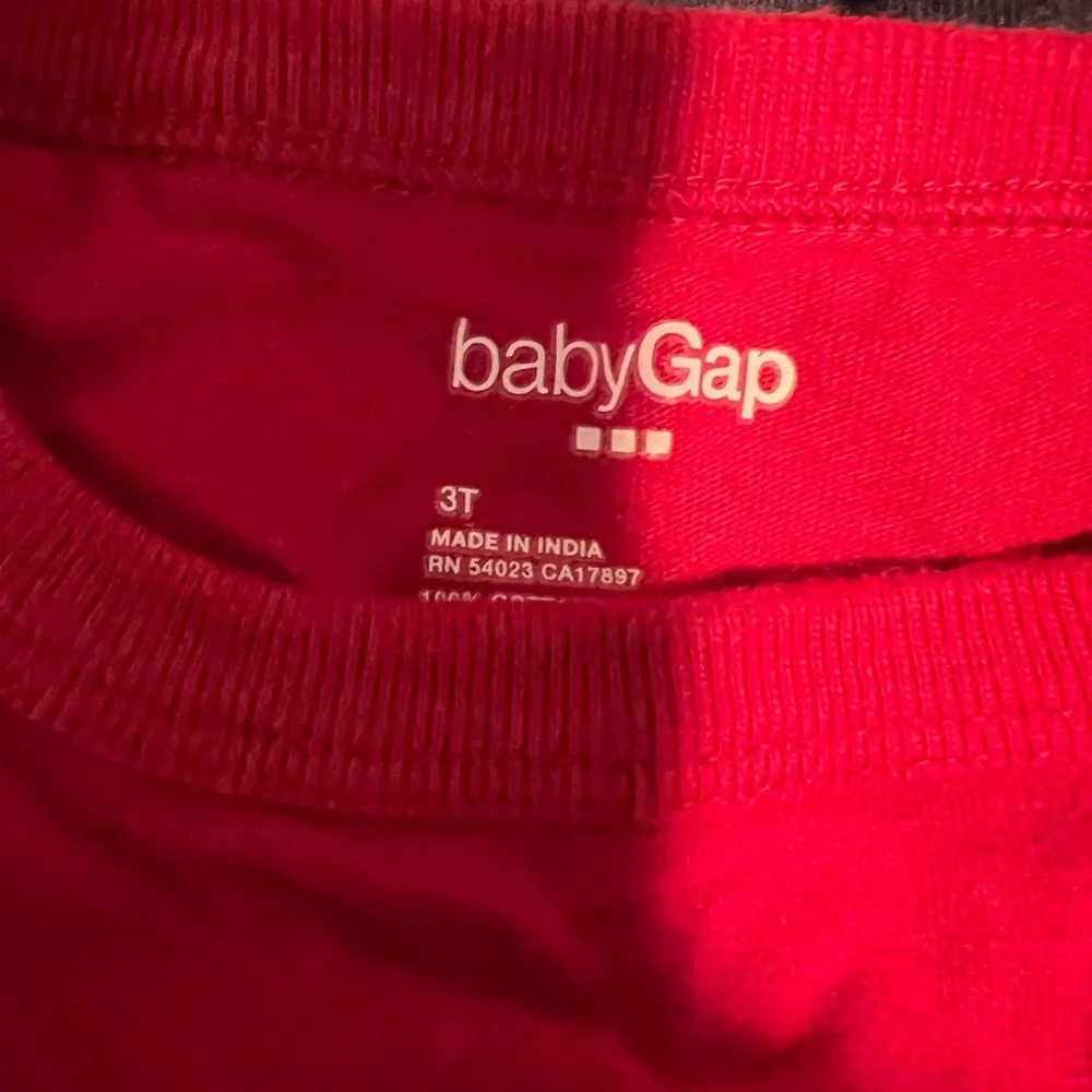 Gap Long Sleeve tee’s cotton